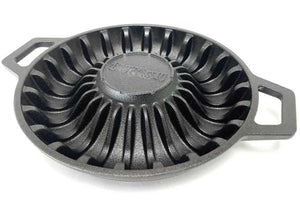 Bayou Classic 7423 Pre-Seasoned Cast Iron Shrimp Pan for Cooking and Serving Holds 24 Jumbo