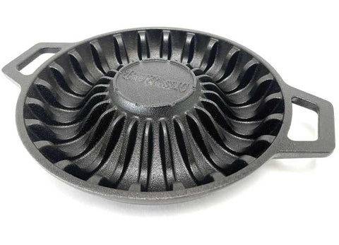 Bayou Classic 7423 Pre-Seasoned Cast Iron Shrimp Pan for Cooking and Serving Holds 24 Jumbo